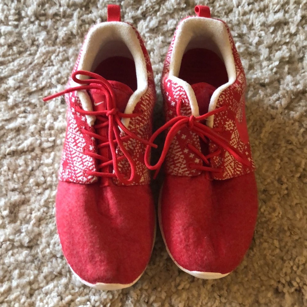 🎉2xHP🎉{Nike} Roshe One Winter red sneakers - Picture 3 of 5